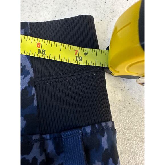 NWT Athleta Women’s Shorts Brooklyn Printed Camo Purple Blue Black Camo 18 D36 - Picture 5 of 6